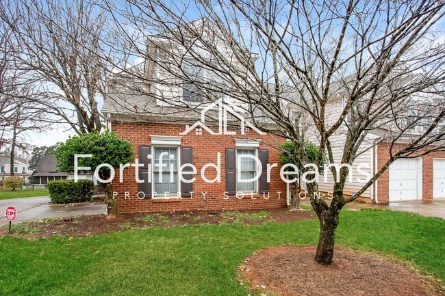 Building Photo - Charlotte -  3 bedroom 2.5 bath Townhome - Davis Lake Community