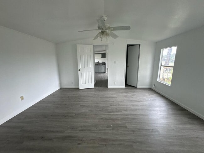 Building Photo - 2432 W Austin St