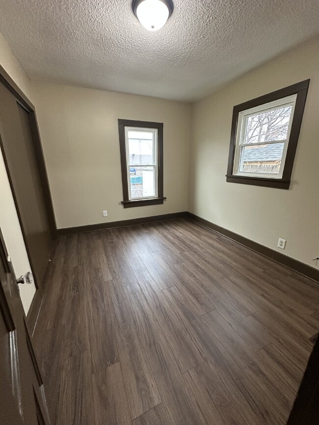 Building Photo - 108 W Holmes St