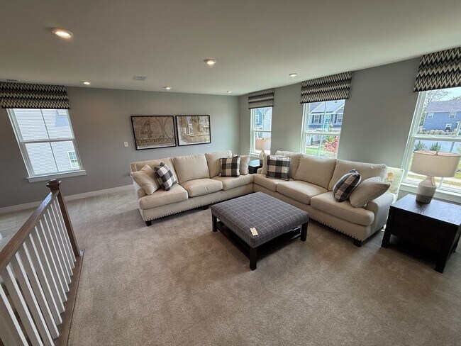 Building Photo - Never loved in Model Homes