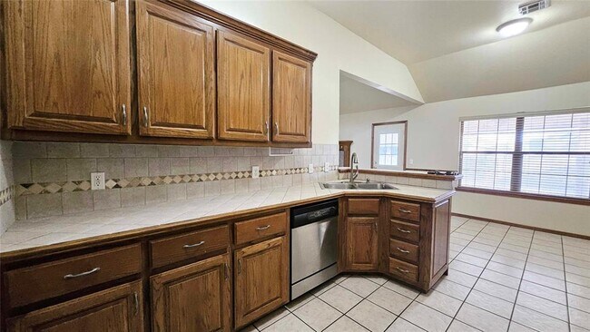 Building Photo - 417 E Plantation Terrace