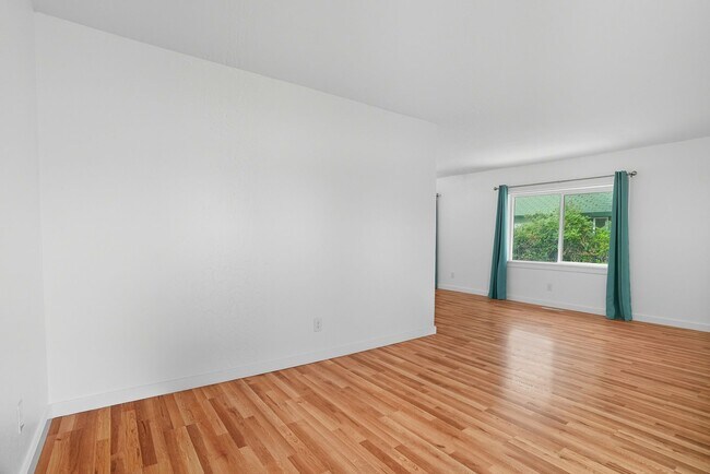 Building Photo - 1731 E Sanson Ave