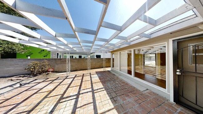 Building Photo - 5BD/3BA on Tipton!! Great Backyard w Patio!!