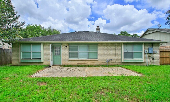 Building Photo - 4 Bedroom 2 Bathroom Cypress Home with Fireplace and Fenced Backyard