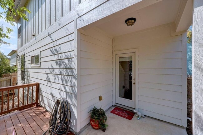 Building Photo - 5501 Bradford Pear Ln