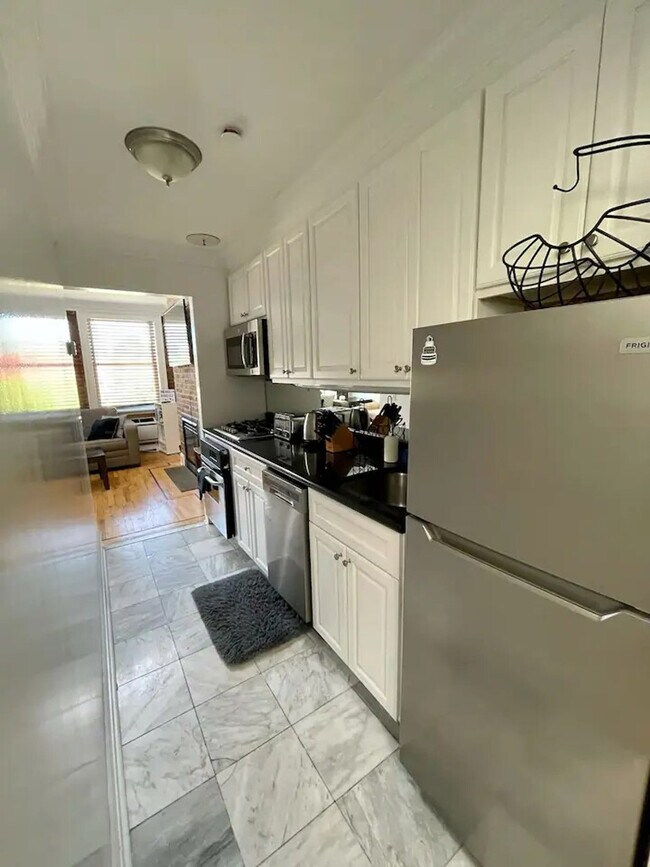 Building Photo - 468W W 47th St