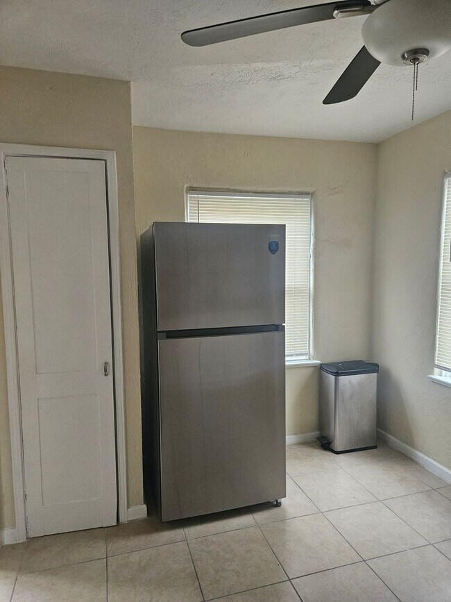 Building Photo - 2014 Blais Ave