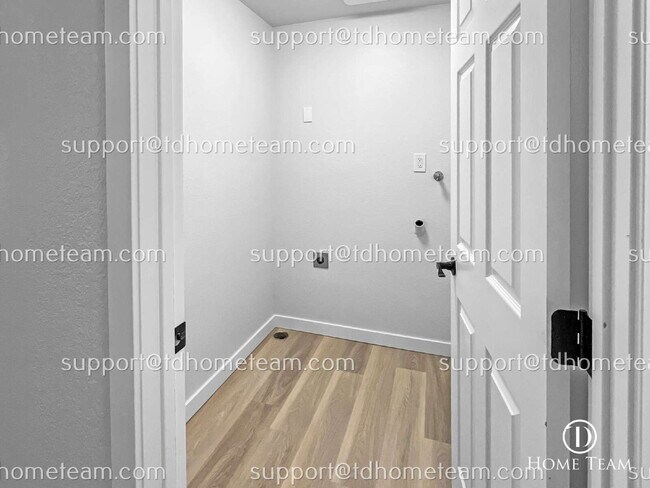 Building Photo - "Charming 3-Bedroom Retreat with Cozy Fire...