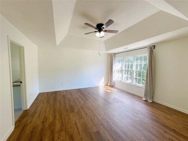 Building Photo - 3730 Longlake Dr