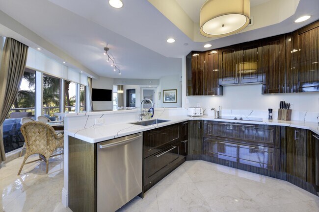 Building Photo - 2700 N Ocean Dr