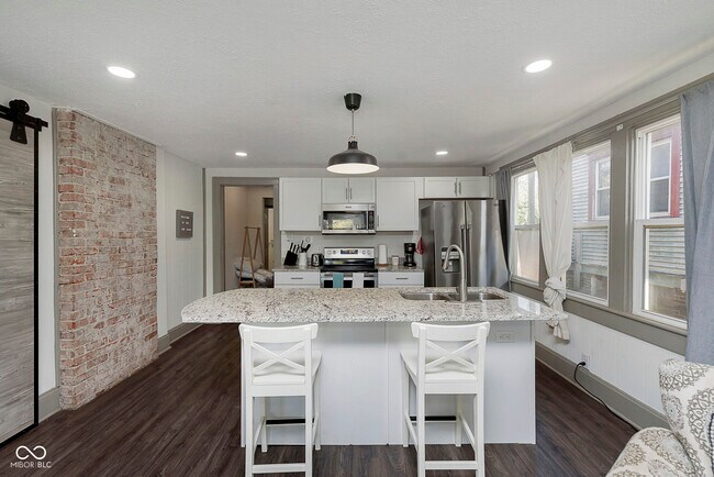 Building Photo - 2248 Nowland Ave