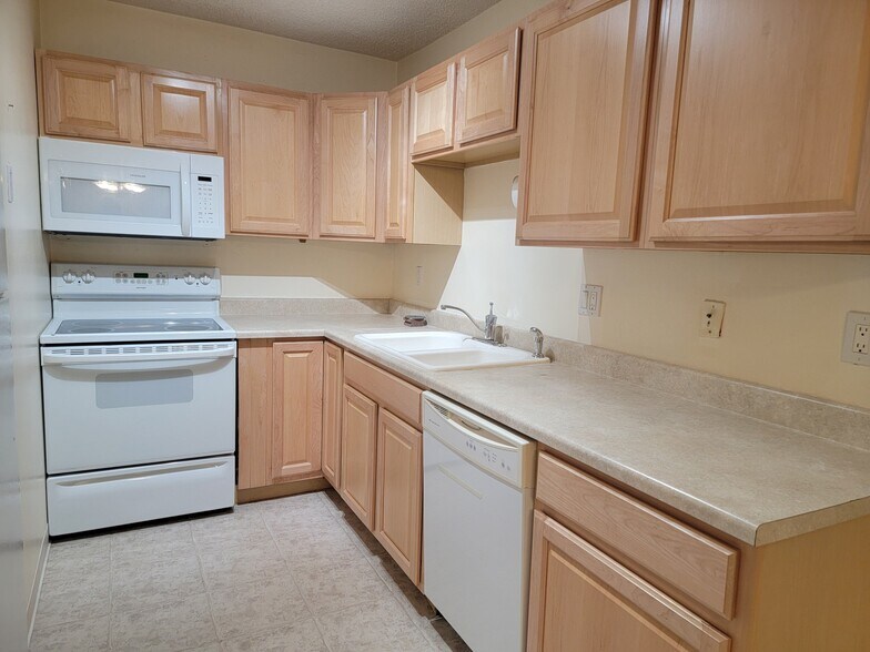 Building Photo - 2047 Jason Dr