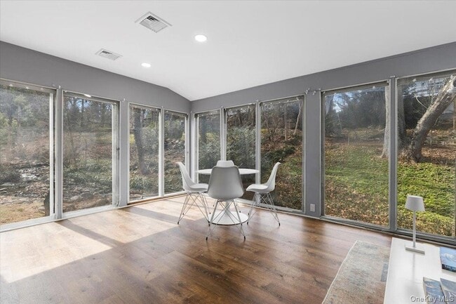 Building Photo - 111 Spier Rd