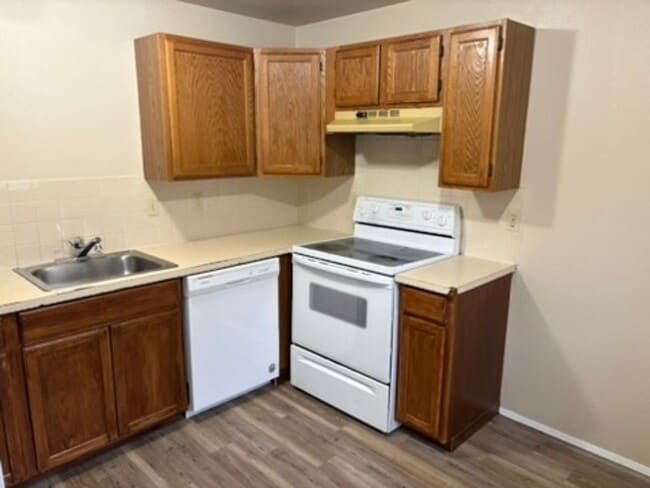 Building Photo - MP149 - 1014-1016 E Crown Ave