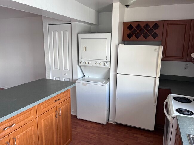 Kitchen - 9137 Fontainebleau Blvd