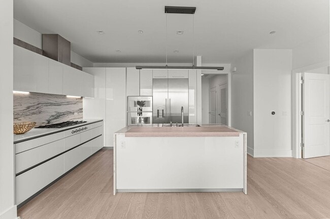 Building Photo - 363 E Wacker Dr