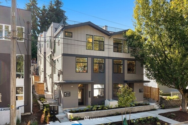 Primary Photo - Beacon Hill - 2 Bedroom / 2 Bath Townhome