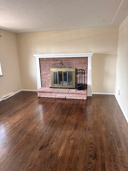 Living Room - 8650 Norwich St