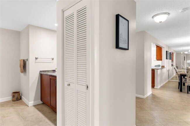 Building Photo - 150 Belleview Blvd