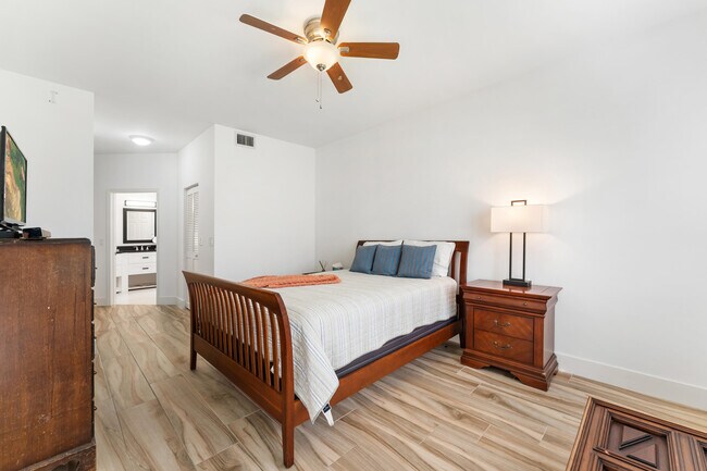 Building Photo - 403 Sea Oats Dr