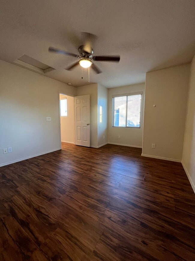 Building Photo - Two Story 4 Bedroom in Stoneridge