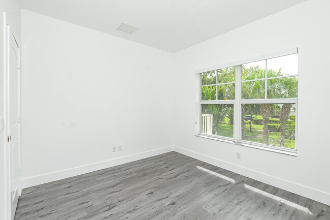 Building Photo - 3929 Sabal Way