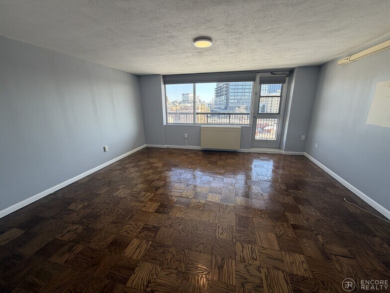 Building Photo - 80 Monmouth St