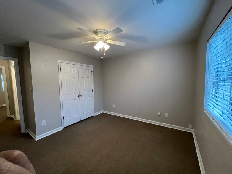 Building Photo - 2464 Stratford Crossing Dr