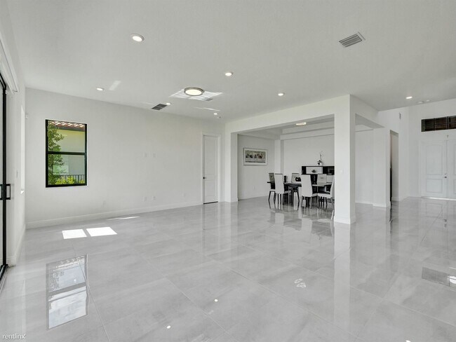 Building Photo - 5 br, 5.5 bath House - 9040 W Parkland Bay...