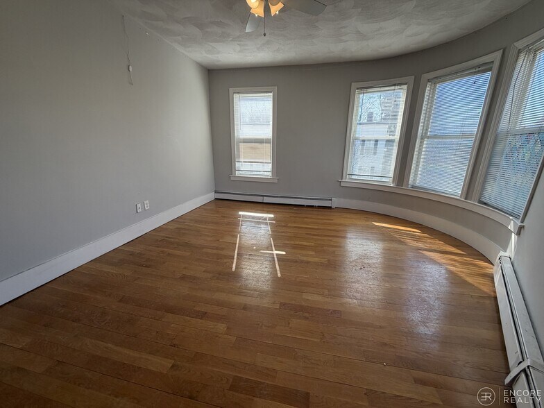 Building Photo - 33 Portsmouth St