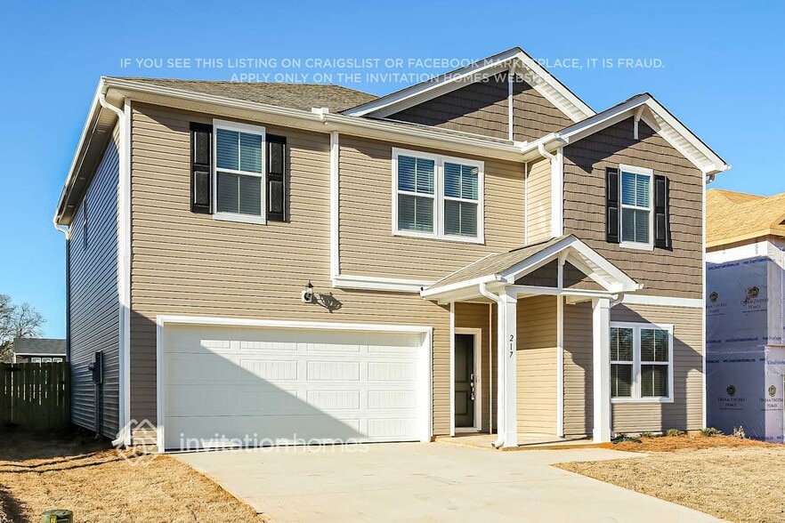 Building Photo - 217 White Flds Ave