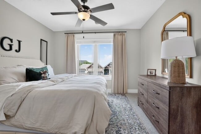 Building Photo - Luxury 5 Bed | 4.5 Bath Home | Flexible Leasing Options: 3+ Month & Long-Term Lease Options | Ful...