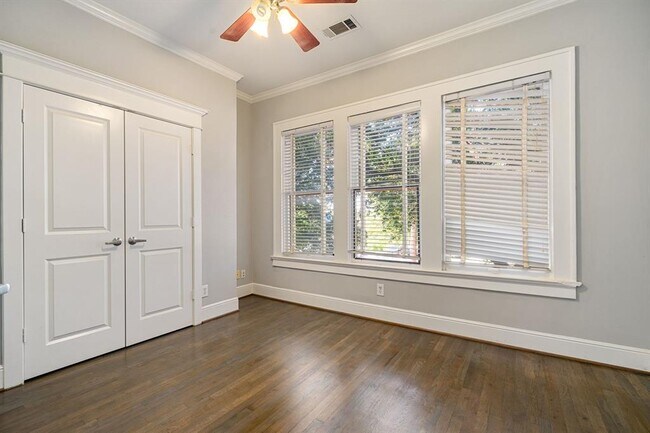 Building Photo - 4038 Lemmon Ave