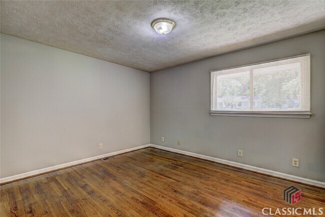 Building Photo - 215 Hubbard St
