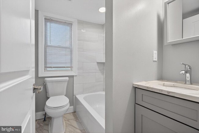 Building Photo - 39 Carroll St