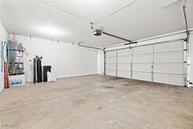 Building Photo - 855 N Stephanie St