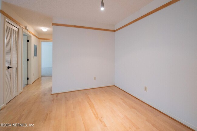 Building Photo - 13715 Richmond Park Dr N