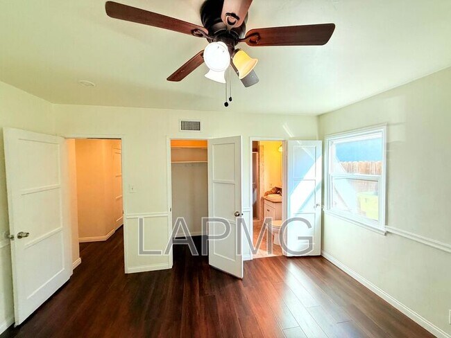 Building Photo - 17535-17537 Baltar Street