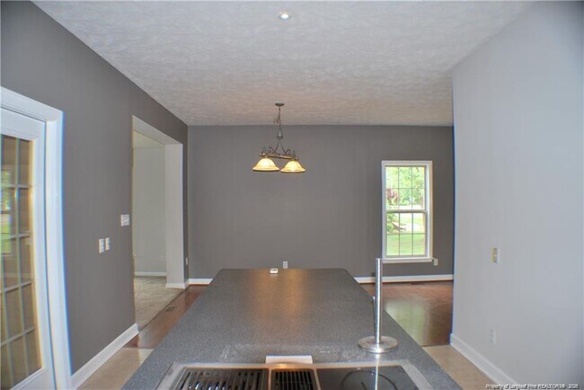 Building Photo - 845 Log Cabin Dr
