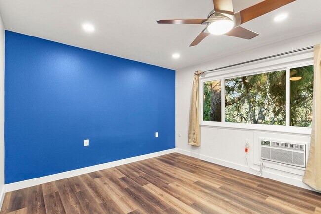 Building Photo - Updated Upper Level One Bedroom Condo in Laguna Woods!