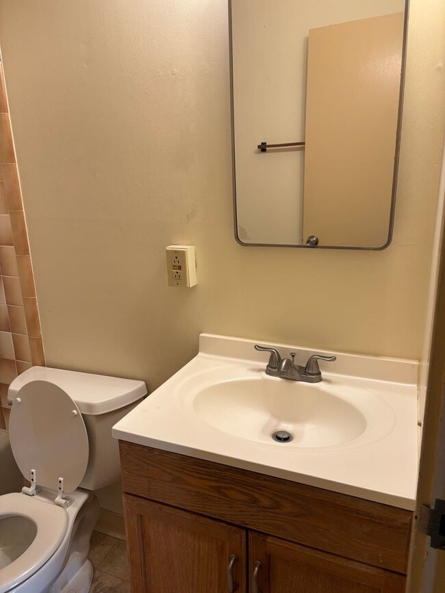Building Photo - 1 Bedroom Apartment Across from NPS!