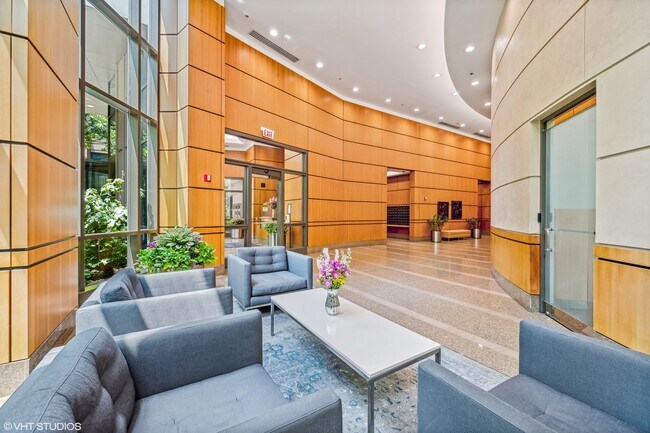 Building Photo - 400 N La Salle Dr