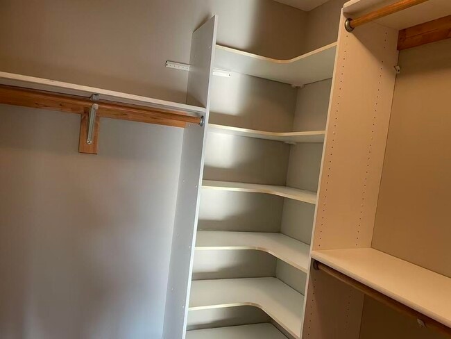 Building Photo - 1066 School St