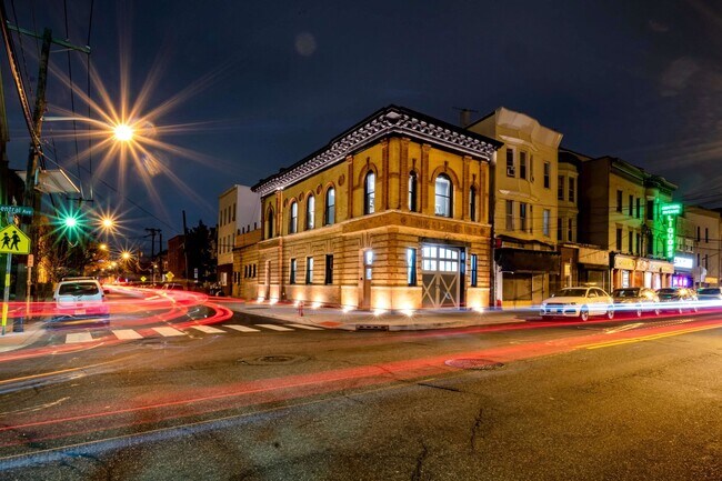 Building Photo - 218 Central Ave