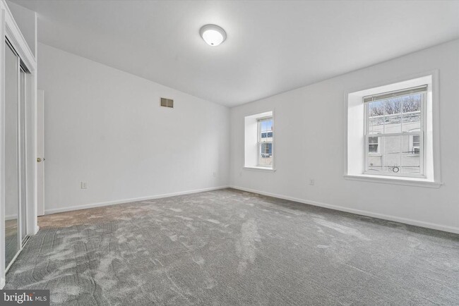 Building Photo - 3452 Sunnyside Ave