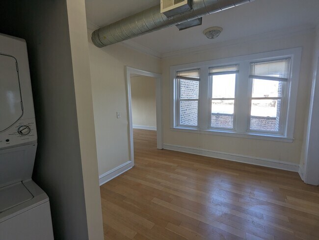 Building Photo - 3533 W Fullerton Ave