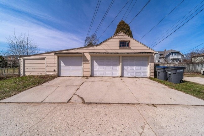 Building Photo - 2819 S 10th St