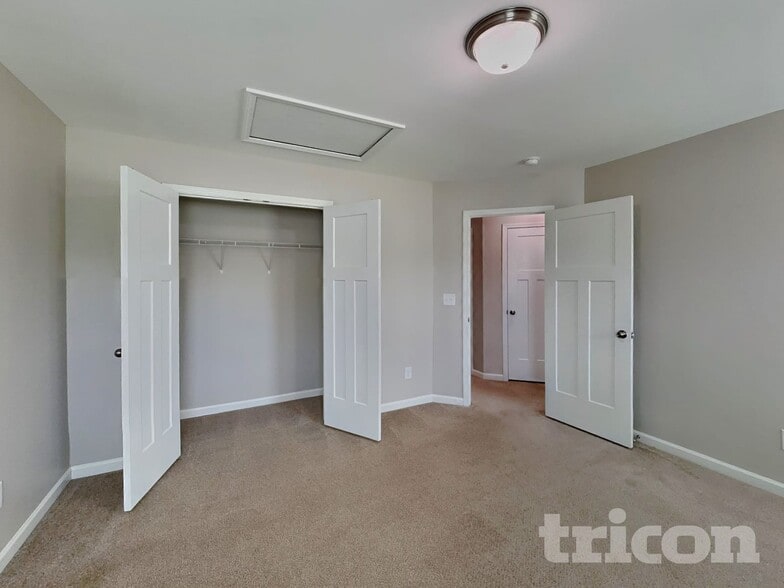 Building Photo - 877 Juno Dr