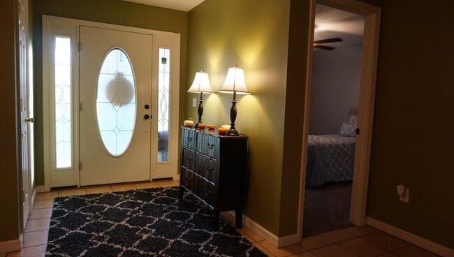 Building Photo - Beautiful home off Knights Academy