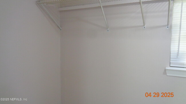 Building Photo - 1204 Crown Dr